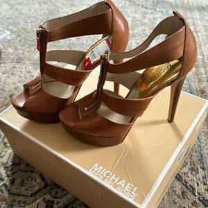 Michael Kors Berkeley Platform heels size 8 NEW